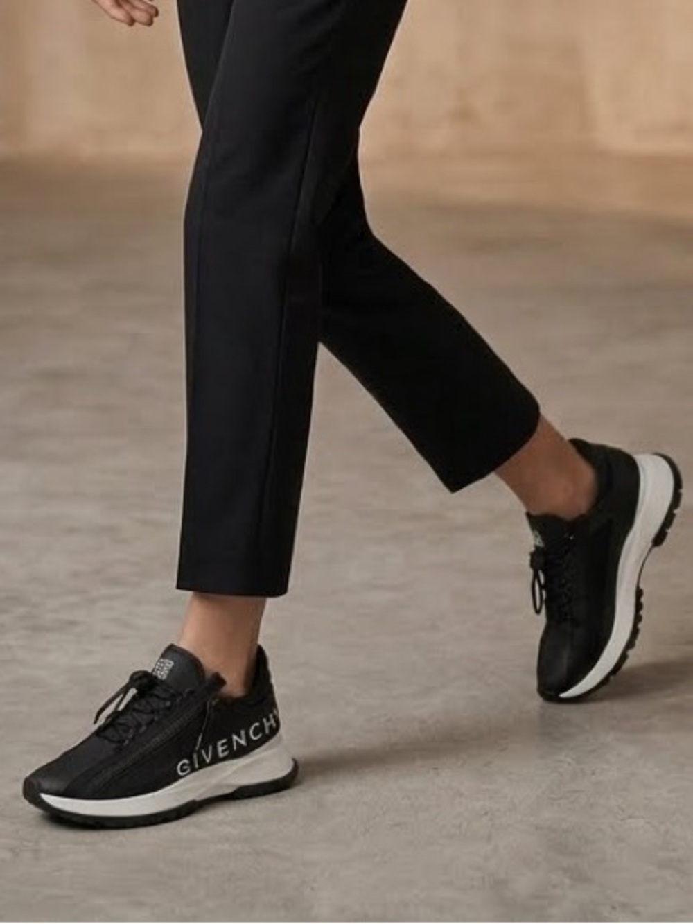 Givenchy Womens Spectre Runner Low Sneakers –Black/White Leather –Size 38 or 7.5